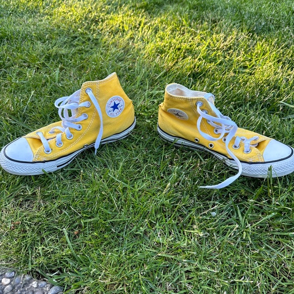 Yellow Converse (like new) - Picture 3 of 4